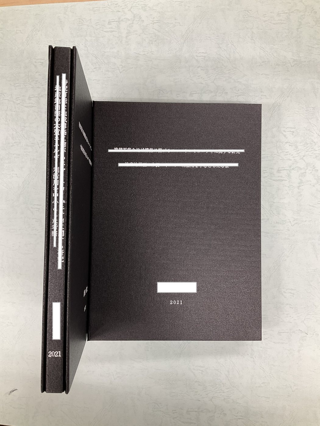 黒表紙ビス製本の仕上がり例